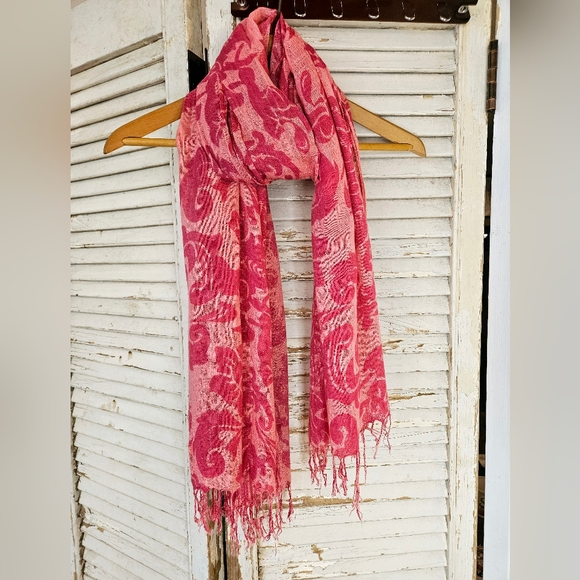 Source Unknown Accessories - 🎉 3 For $15 🎉 Pink floral scarf